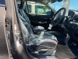 運転席が上下するシートリフター付です。