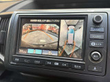 【バックカメラ】運転席から画面上で安全確認ができます。駐車が苦手な方にもオススメな便利機能です。
