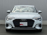 Audiでは2004年以降、この逆台形型のシングルフレームグリルを採用しています。他ブランドのフロントマスクデザインにも大きな影響を与えています。