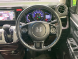 【純正革巻きステアリング】上質な革を使用することで、手にしっかり馴染みとても運転しやすいハンドルです♪