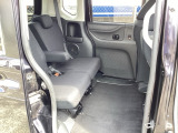 自社整備工場で点検整備をおこなってからお渡ししています。車検が残っている場合は『12ヶ月点検整備』を、車検整備付きの場合は『車検整備』をおこないます。整備費用は車両本体価格に含まれています。