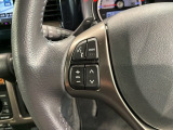 ステアリングにオーディオ操作スイッチが付いています。オーディオ画面に直接タッチしなくても操作が出来ますので、運転に集中できます。