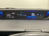 視認性の高いメーター回り。いろいろな情報も表示されます。