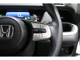 Hondaセンシングの機能のひとつ、アダプティブクルーズコントロール付!アクセルから足を離しても設定したスピードと前車との車間を保ち走行してくれます!車線維持もアシスト☆高速道路で疲労軽減ですね☆