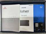 スマートキーは鍵をバッグに入れたままでもドアロックの開閉やエンジンのON・OFFができます。夜間や雨の日も鍵を探さなくて良いので便利です。
