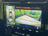 【パノラミックビューモニター】専用のカメラにより、上から見下ろしたような視点で360度クルマの周囲を確認することができます☆死角部分も確認しやすく、狭い場所での切り返しや駐車もスムーズに行えます。