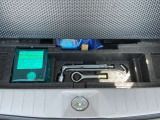 荷室下には工具類が入っています。