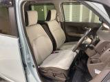 乗降がしやすい運転席。高さが調節できて小柄な方でも運転しやすいポジションをとることができます。