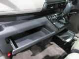 インストスライドボックス ティッシュボックスがまるまる一つ入るボックスです運転席からも開け閉め可能です