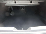 セダンならではの室内と区切られたトランクスペースです。ゴルフバックも楽々乗せ降りが出来ます!