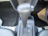 シンプルにお使いやすいシフトレバー