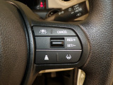 【ステアリングリモコン】ステアリングにオーディオ調節可能なスイッチが装備されていますので運転中でも視線をそらさずにオーディオの調節が可能です!