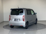 バックカメラが付いているのでバックでの車庫入れも安心です。