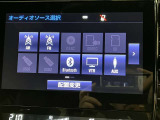 地図情報がSDカード等メモリーカードに保存されているカーナビ。または、エントリーナビキット付きディスプレイオーディオ。