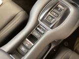 ワンアクションでスムーズな運転を支援する、エレクトリックギアセレクターに、パーキングブレーキは、電子制御パーキングブレーキです。