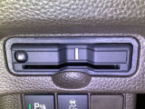 【ETC車載器】カードを挿すだけでゲートをスルー。利用には車両情報を登録する「セットアップ」が別途必要です。