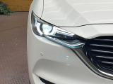 【LEDヘッドライト】悪天候や夜間走行時も良好な視界を確保し安心して運転できる高輝度LEDヘッドライトを装備!点灯速度が早く、消費電力も抑えられています。