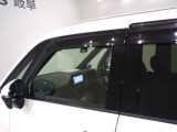 ドアバイザー付きですので、雨の日でも換気ができてとても便利です!