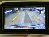 【バックカメラ】運転が苦手な方も車庫入れラクラクです!ギアをリバースに入れれば自動的に切り換わりますので、面倒な操作は不要です♪狭い駐車場もお車を傷つけず安心ですね!