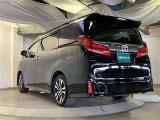 リヤ、後ろから見るとまた車の印象が変わってきますね☆☆
