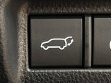 【パワーバックドア】スマートキーや運転席のボタンを押すだけでリアゲートが自動で開閉します!荷物を持っている時や、高い位置にあるバックドアを閉める際に便利な機能です♪
