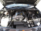 ロードスターRFのために専用設計されたSKYACTIV-G 2.0は、ソフトトップ車の「使い切る喜び」とは違い余裕をもった走行を可能にした「余す喜び」をテーマにしております。