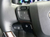 ステアリングスイッチ付き。前方から目を離すことなく操作することが可能です