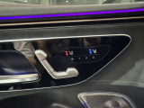 メモリー付き電動シートも装備されておりますのでシート位置を3パターン記憶できます。