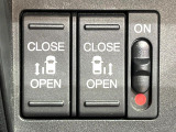 【両側パワースライドドア】スマートキーや運転席のスイッチで後席両側スライドドアの開閉が可能♪電動だから力を入れてドアを開ける必要が無く、小さなお子様でも簡単に開け閉めでき快適です♪