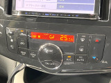 【オートエアコン】一度お好みの温度に設定すれば、車内の温度を検知し風量や温度を自動で調整。暑い&hellip;寒い&hellip;と何度もスイッチ操作をする必要はありません。快適な車内空間には必須の機能ですね♪
