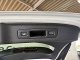 パワーゲートが装備されていますので、手荷物が多くても楽々操作で指1本!運転からも操作できます