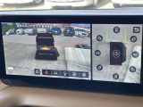 車を真上から見ているように、周囲の状況を把握しながら安心して駐車が行えるアラウンドビューモニター!