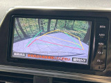 【バックカメラ】駐車時に後方がリアルタイム映像で確認できます。大型商業施設や立体駐車場での駐車時や、夜間のバック時に大活躍!運転スキルに関わらず、今や必須となった装備のひとつです!
