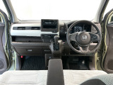 【前方視界】開放的な前方視界!運転がしやすく疲れにくいです♪窓が大きく、見通しがとっても良いおクルマですよ♪