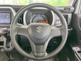 インテリアに合わせたデザインのステアリングは、運転される方のことも考え、運転しやすい形状、大きさです。是非一度、実際に触ってお確かめください。