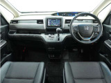 ◆インテリアパネル◆視界広々で非常に運転しやすくロングドライブでも疲れを感じさせないすっきりとまとまったインパネ周りです。