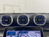 初年度登録から3年間は新車保証(メルセデスケア)を継承して、ご利用になれます。メルセデスケアは一部消耗品や、定期点検までも保証対象となりますので、保証が広範囲です。※詳しくはスタッフまでお問合せ下さい