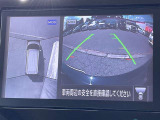 車を真上から見ているように、周囲の状況を把握しながら安心して駐車が行えるアラウンドビューモニター!