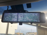 【デジタルインナーミラー】後席の大きな荷物や同乗者で後方が確認しづらい時でも安心!カメラが撮影した車両後方の映像をルームミラー内に表示。クリアな視界で状況の確認が可能です!