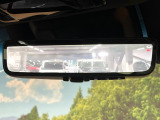 【デジタルインナーミラー】後席の大きな荷物や同乗者で後方が確認しづらい時でも安心!カメラが撮影した車両後方の映像をルームミラー内に表示。クリアな視界で状況の確認が可能です!