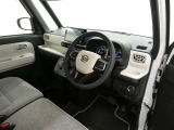 見通しのよいすっきりとした視界で、誰でも運転しやすいです。運転のしやすさは疲れにくさにも繋がりますよ♪