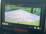 【バックカメラ】駐車時に後方がリアルタイム映像で確認できます。大型商業施設や立体駐車場での駐車時や、夜間のバック時に大活躍!運転スキルに関わらず、今や必須となった装備のひとつです!