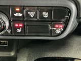 運転席/助手席シートヒーターで寒い日もすぐに温かくなり快適に過ごせます。2段階の温度調整が可能です