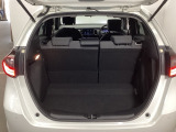 コンパクトボディーなのに、荷室はこんなに広々!たくさん荷物が積めますよ。
