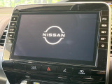 【大画面ナビ】人気の大型10インチナビを装備。存在感のある大画面はインパクト大!ナビ利用時のマップ表示は見やすく、テレビやDVDは臨場感がアップ!いつものドライブがグッと楽しくなります♪