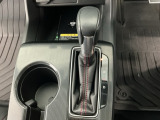 オートマチックシフトレバーは、手になじみ操作しやすい形状で安全運転にもつながります♪