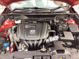 軽快な走りと優れた燃費性能を両立した高効率ガソリンエンジン「SKYACTIV-G」。アクセルに素直に反応するマツダならではの「人馬一体」の走りが楽しめます。隅々まで清掃済みの美しい状態です。