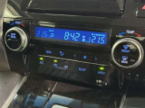 左右独立温度コントロールフルオートエアコンです。運転席、助手席それぞれで独立して温度設定ができます。冷え性の方が乗っても安心ですね♪