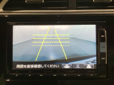 バックでの車庫入れも安心です! リアカメラが付いているバックモニター付のナビを装備しております。操作線もついており距離感も画面から確認できます。