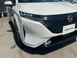 LEDヘットランプ・ハロゲンヘットランプの約2倍の光量でより明るく遠くを照らし、夜間走行時の視認性を高めます。